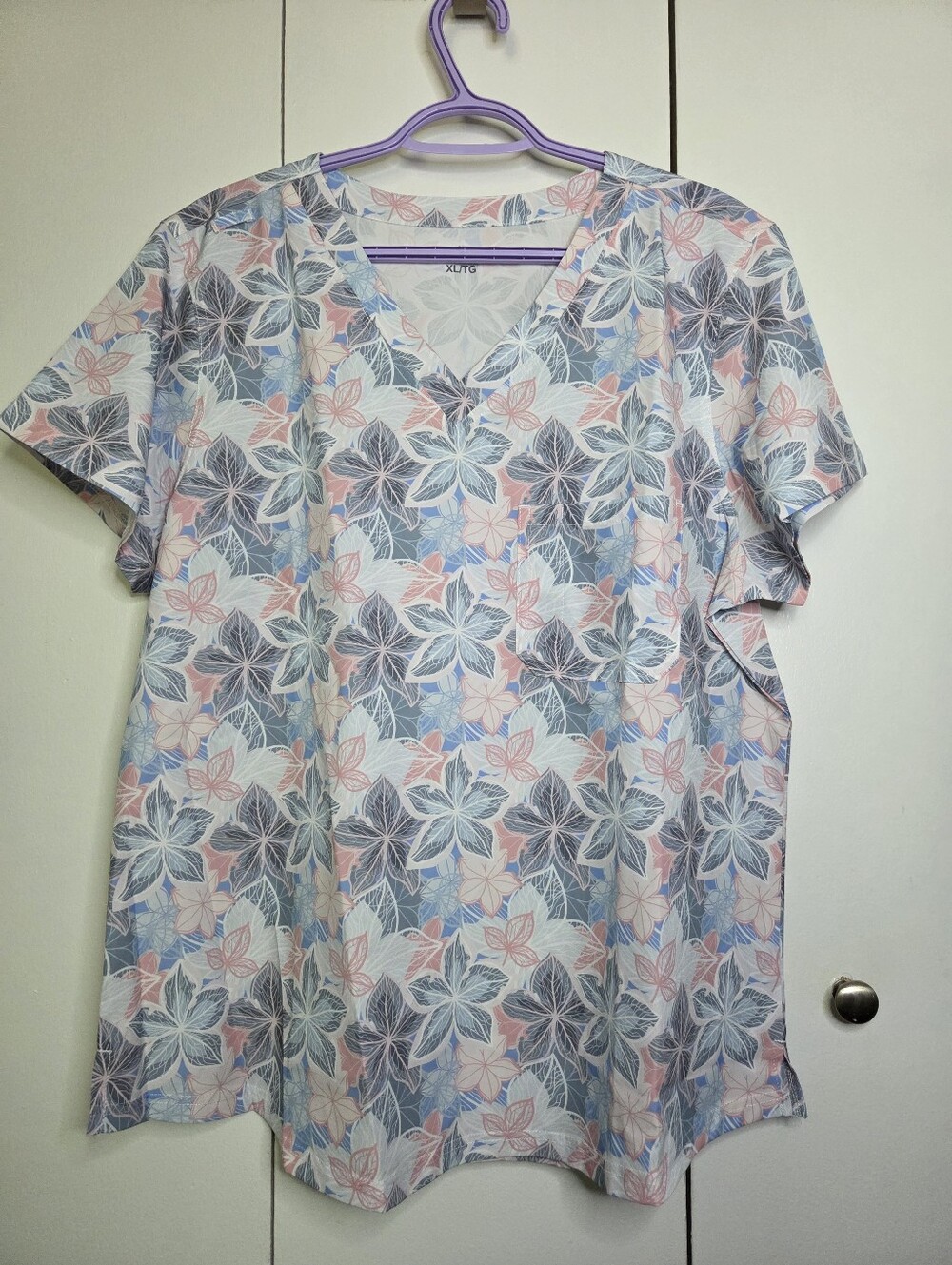 Women's XL Scrub Top Single Pocket Floral V-Neck Short Sleeve